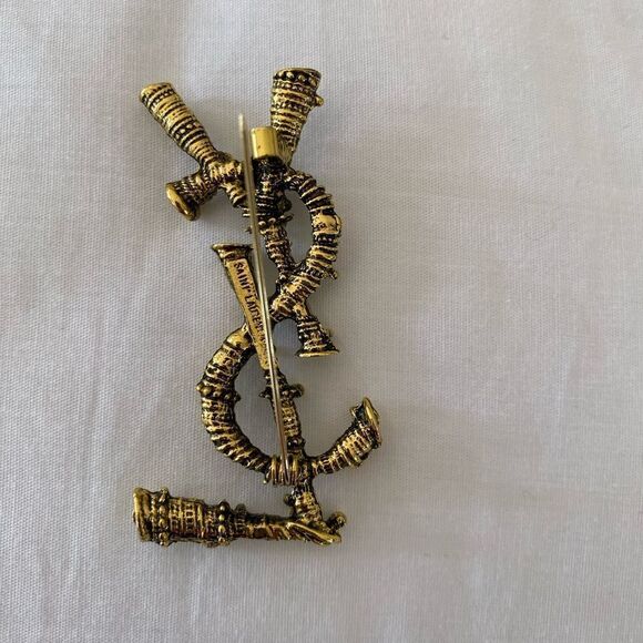 Classic Brooch - Picture 8 of 12